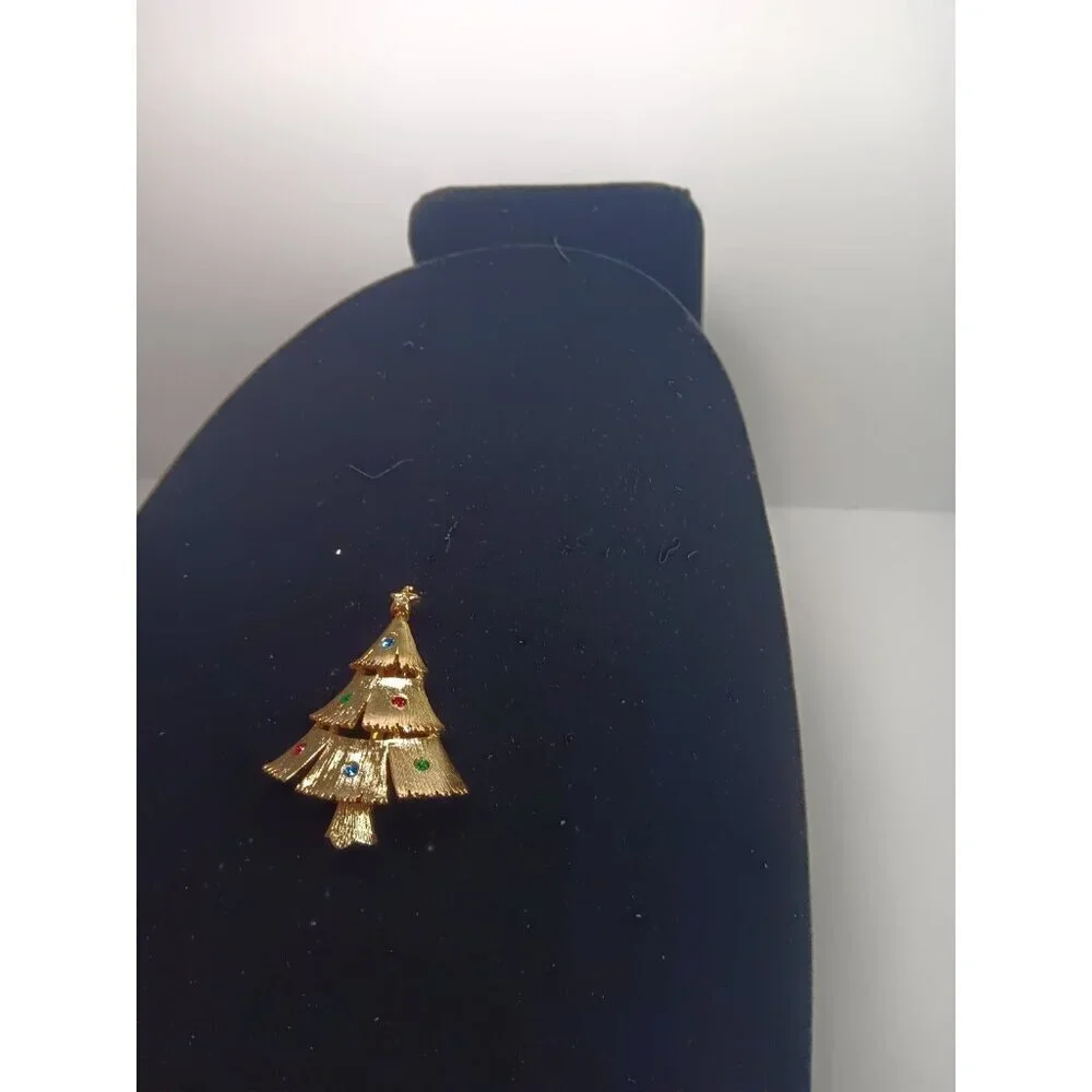 Vintage Christmas Tree Gold Tone Rhinestones Pin Brooch Signed JJ